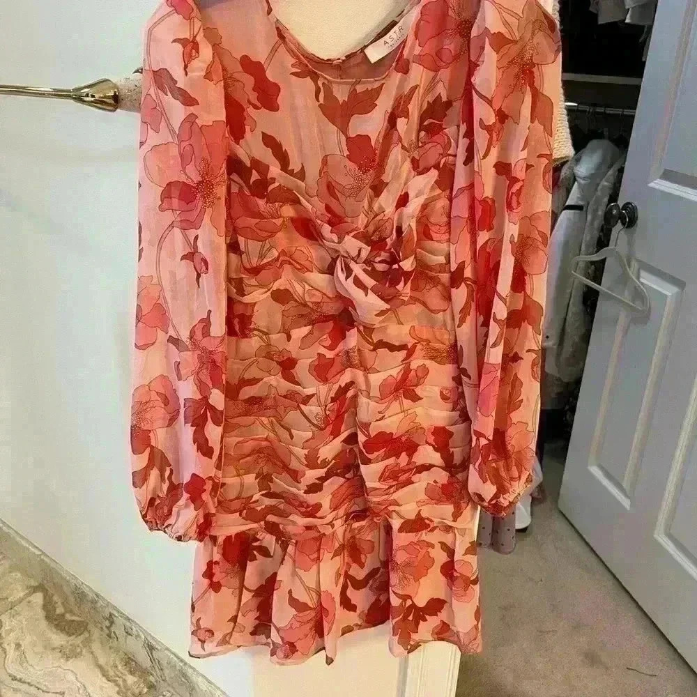 Astr Dress. Size M - Picture 4 of 4